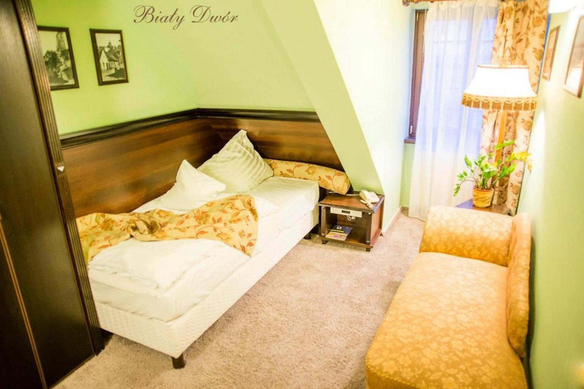 Bialy Dwor Bed & Breakfast Kwidzyn Exterior photo