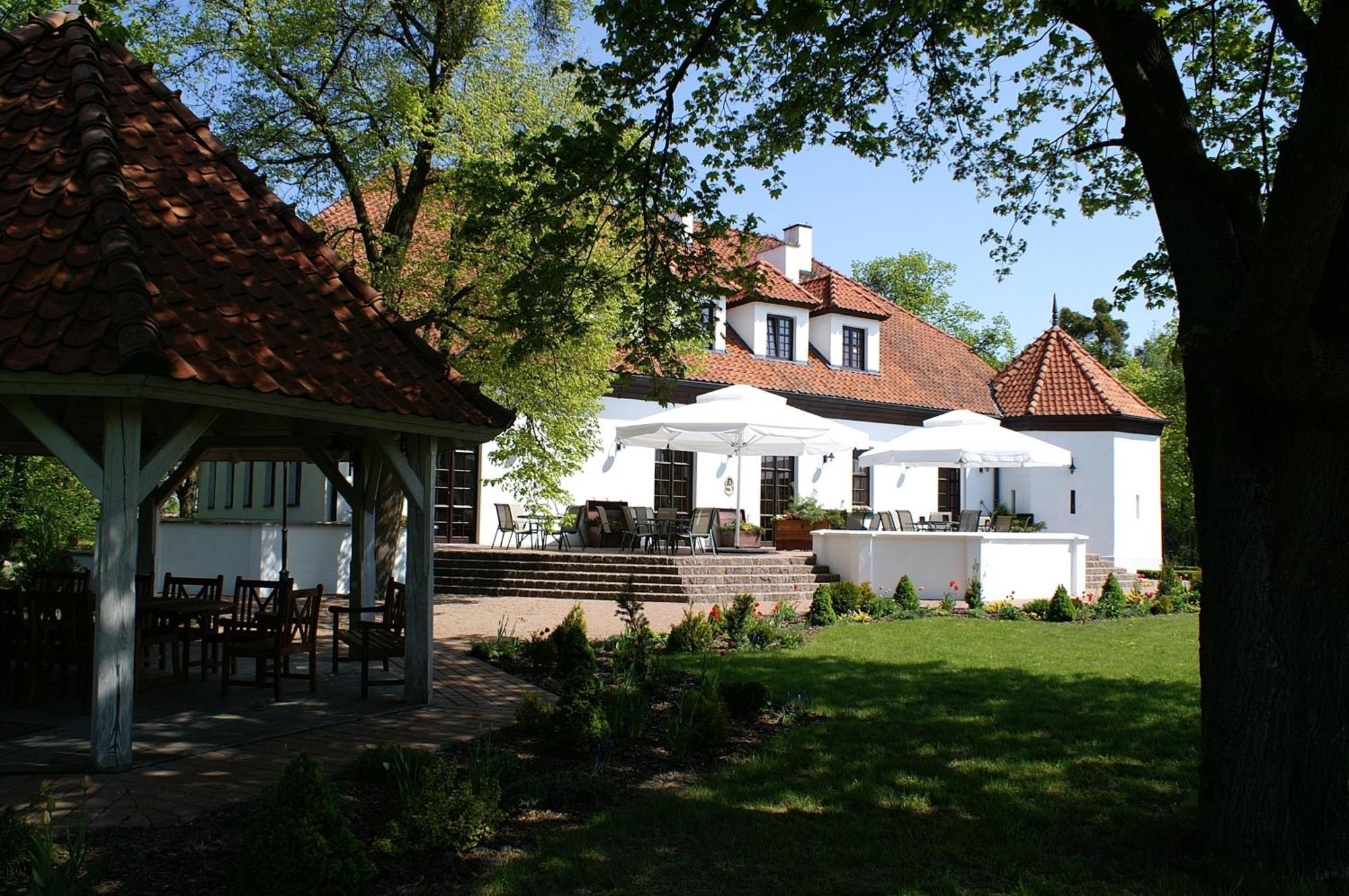 Bialy Dwor Bed & Breakfast Kwidzyn Exterior photo