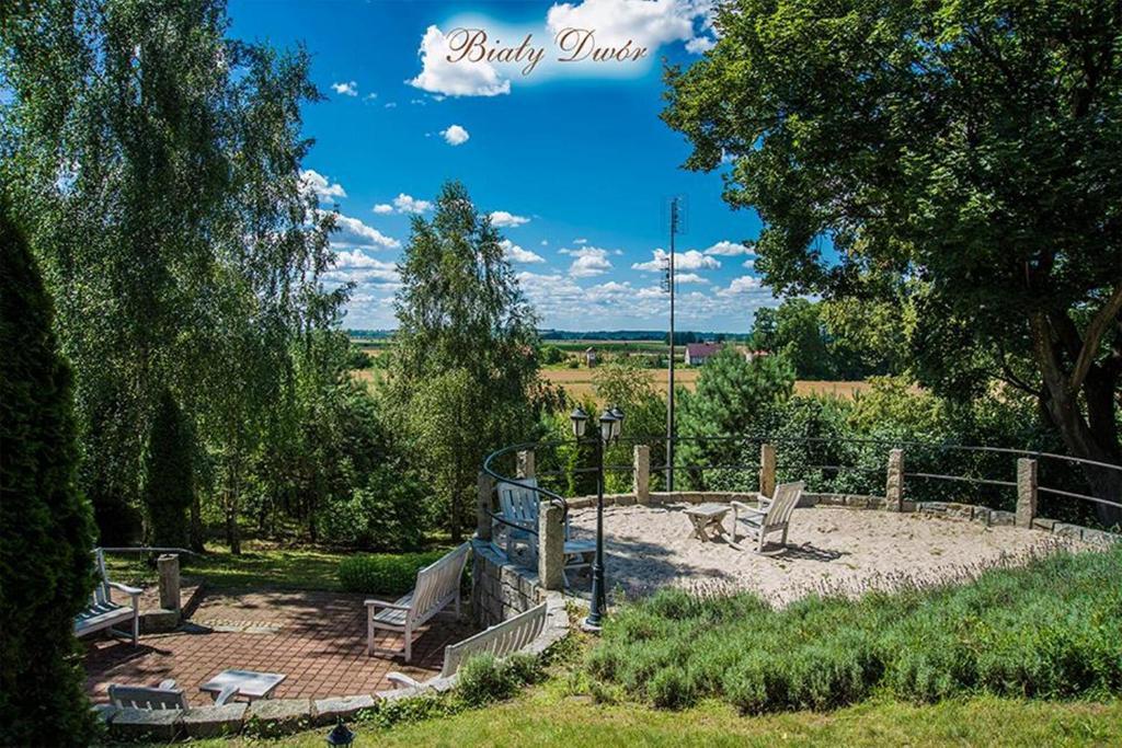 Bialy Dwor Bed & Breakfast Kwidzyn Exterior photo