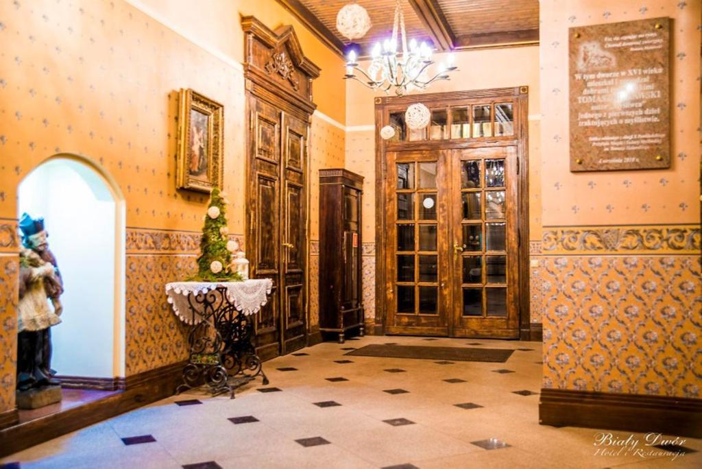 Bialy Dwor Bed & Breakfast Kwidzyn Exterior photo