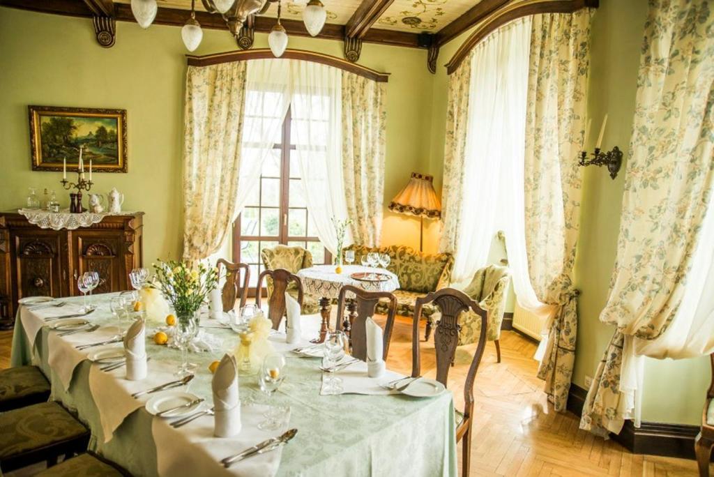Bialy Dwor Bed & Breakfast Kwidzyn Exterior photo